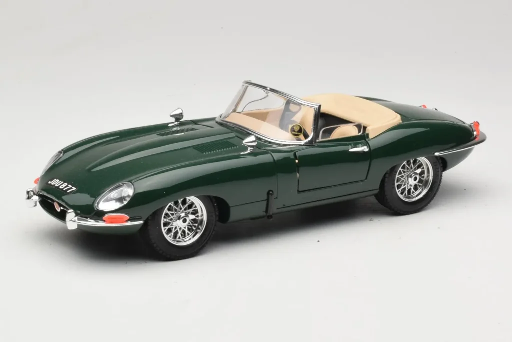 车型 1:18 Jaguar E-Type Series 1 Roadster 绿色 Bburago [3016-M1]
