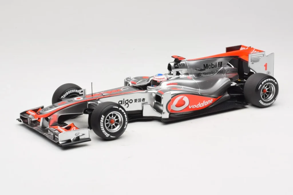 车型 1:18 McLaren MP4-25 Mercedes #1 J. Button Vodafone McLaren Showcar F1 年 2010 Minichamps