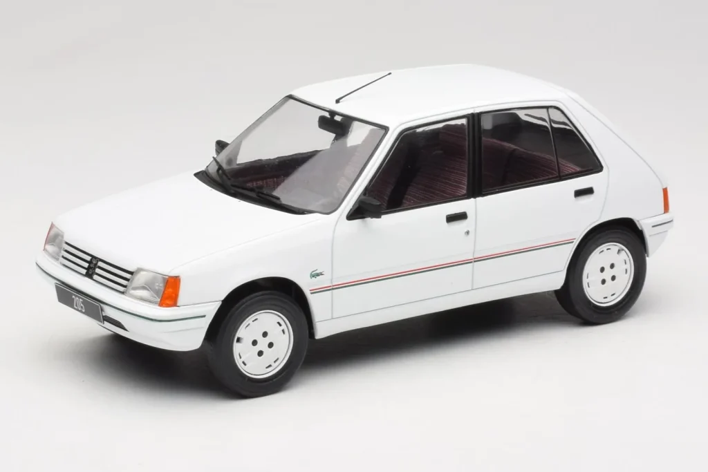 โมเดลรถ 1:18 Peugeot 205 สีขาว MCG