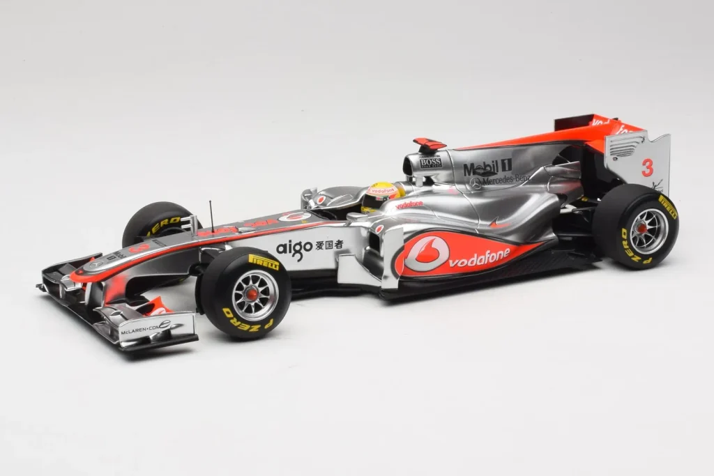 โมเดลรถ 1:18 McLaren MP4-26 Mercedes #3 L. Hamilton Vodafone McLaren Showcar F1 ปี 2011 Minichamps (มือสอง)