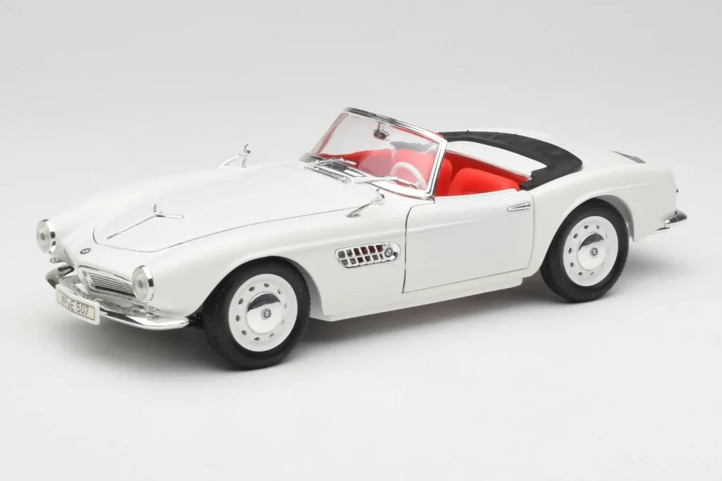 โมเดลรถ 1:18 BMW 507 Touring Sport Feather สีขาว Revell (มือสอง)