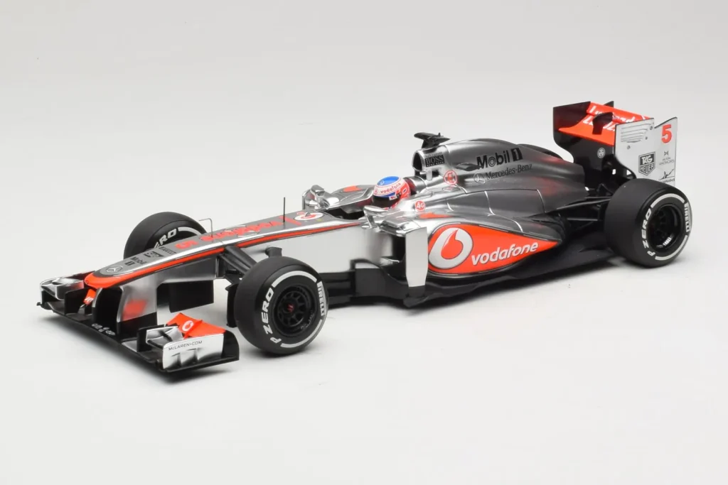 车型 1:18 McLaren MP4-28 Mercedes #5 J. Button Vodafone McLaren F1 年 2013 Minichamps