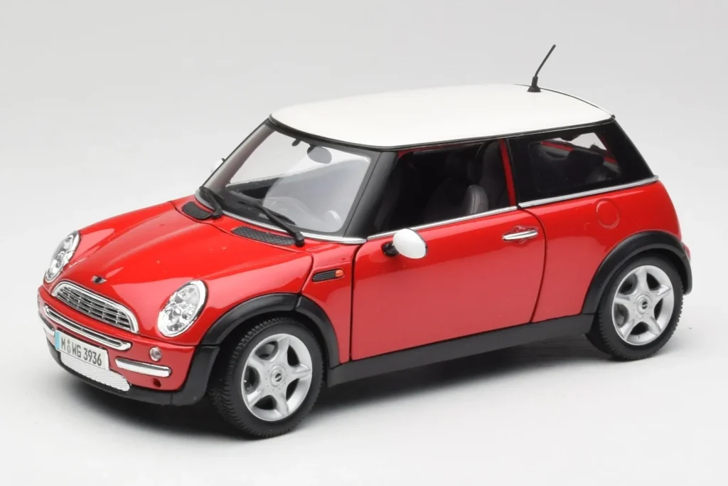 โมเดลรถ 1:18 Mini Cooper R50 สีแดง Maisto (มือสอง)