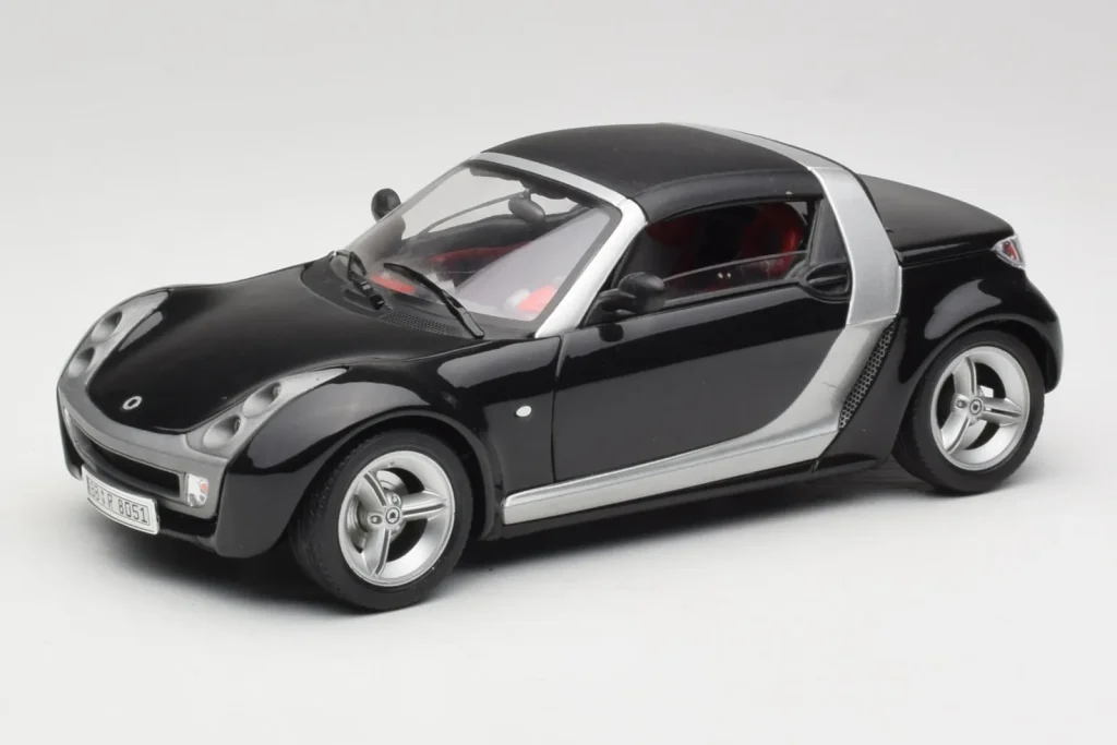 车型 1:18 Smart Roadster 黑色 Bburago
