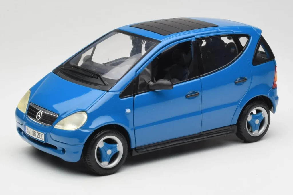 Model 1:18 Mercedes A-Class W168 Light Blue Maisto