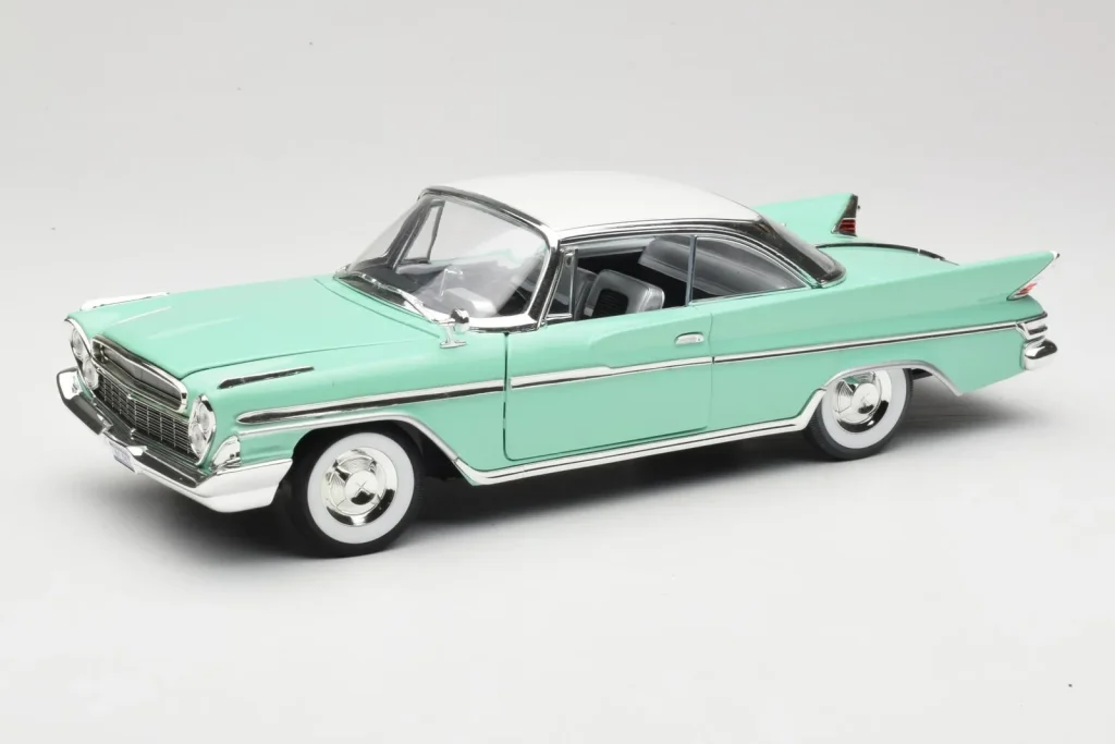 โมเดลรถ 1:18 DeSoto Adventurer สีเขียว American Mint (มือสอง)