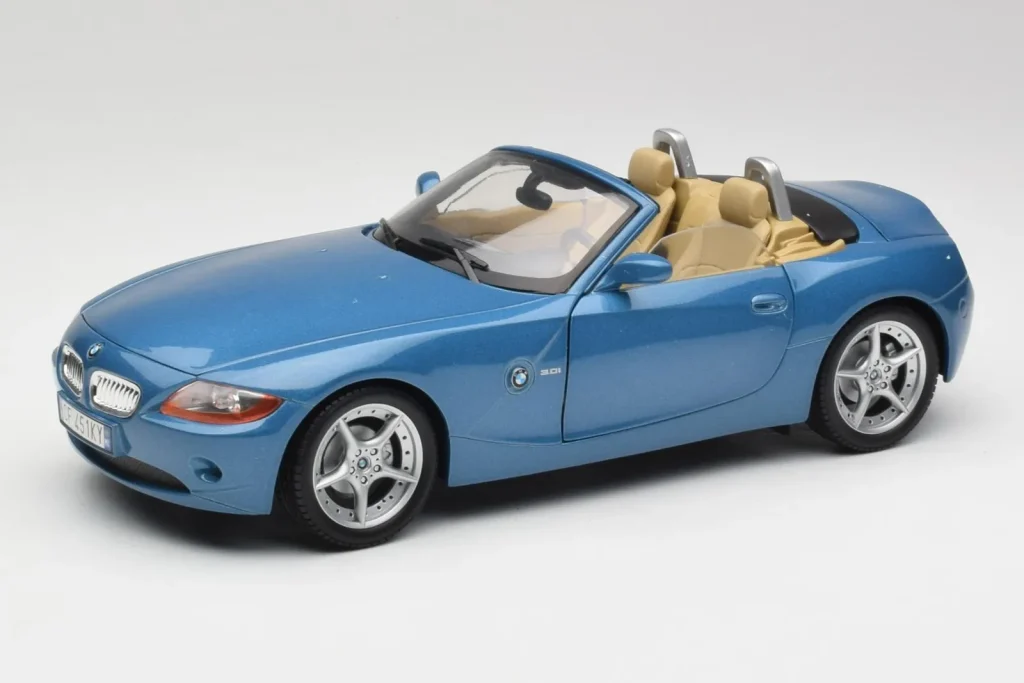 Model 1:18 BMW Z4 E85 Maldives blue Bburago