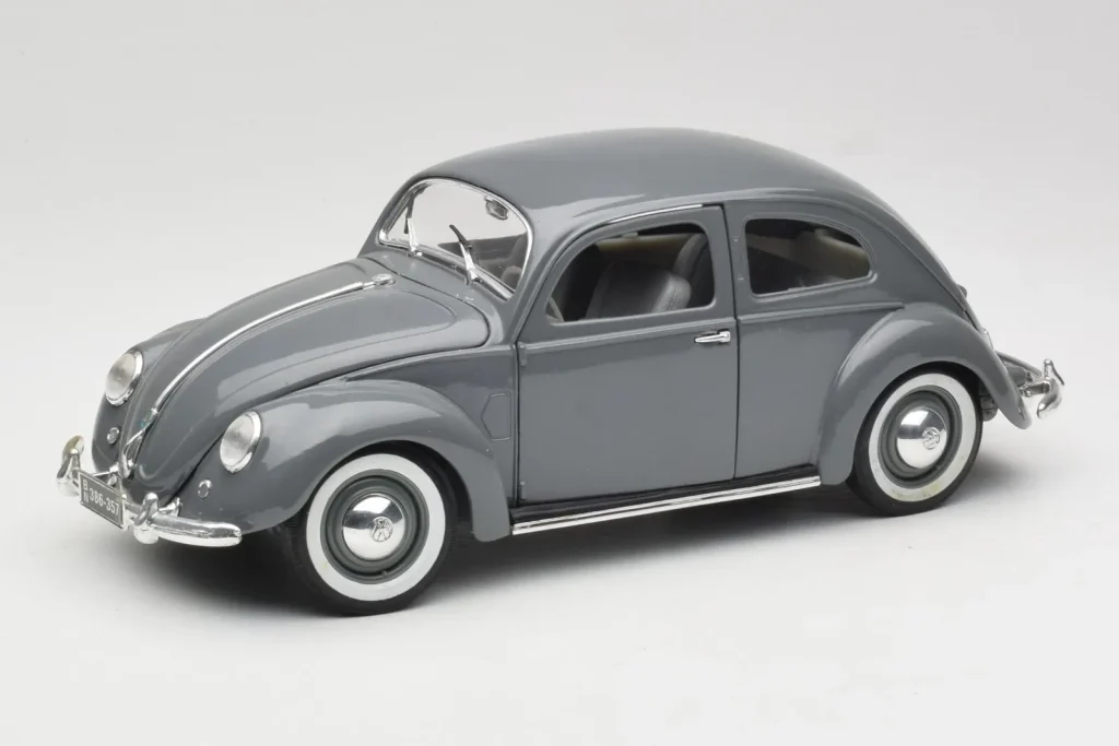 Model 1:18 Volkswagen Export Sedan Agave Grey Maisto