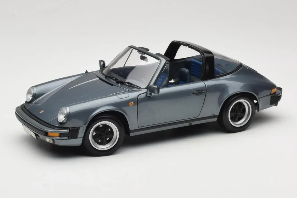 Model 1:18 Porsche 911 SC silver Minichamps