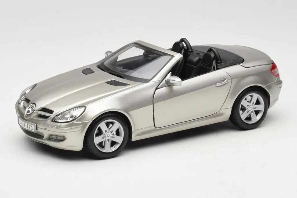 车型 1:18 Mercedes SLK R171 Light Bronze Metallic Maisto