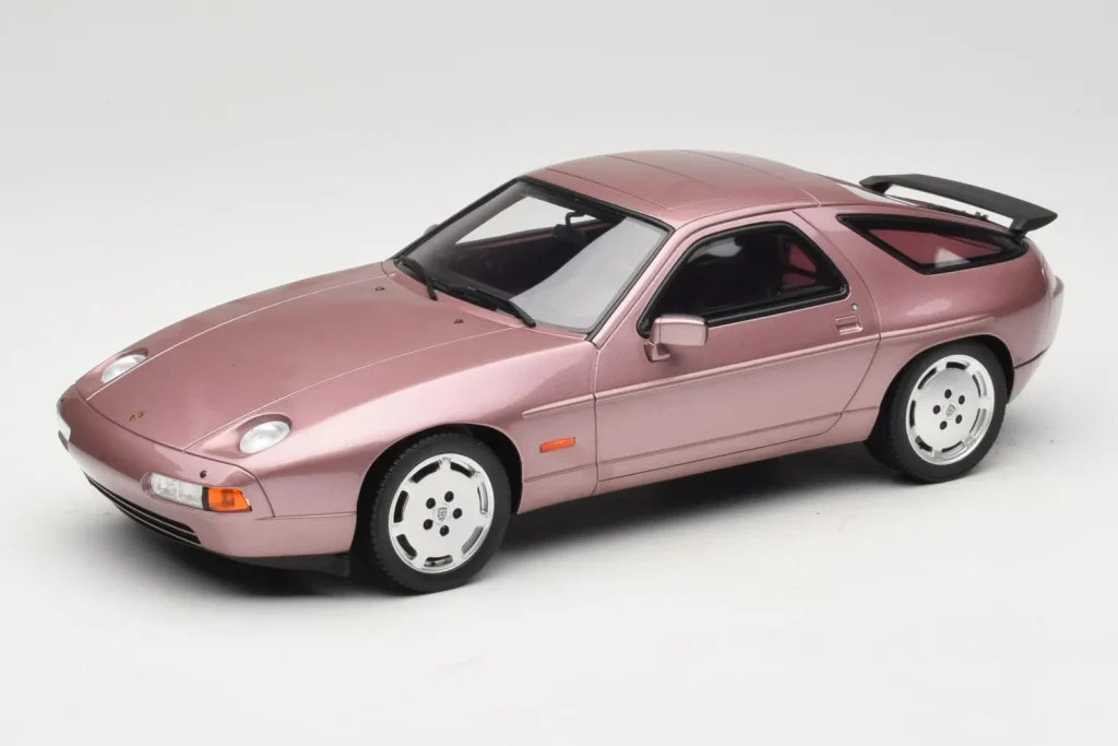 Model 1:18 Porsche 928 S Cassis metallic red GT Spirit
