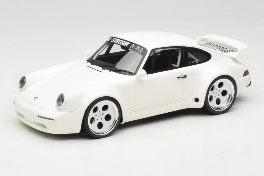 Model 1:18 Porsche 911 992 Strosek Giga white GT Spirit