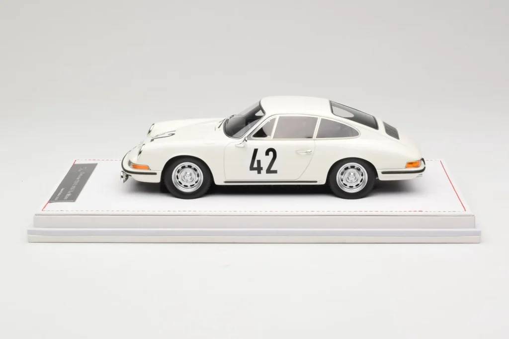 Model 1:18 Porsche 911 S #42 R. Buchet / H. Linge Auguste Veuillet 24 Hours of Le Mans Class Winner year 1967 IVY Merit