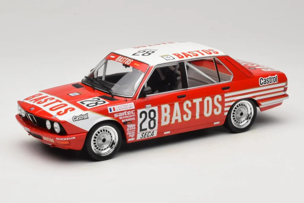 车型 1:18 BMW 528i E28 #28 Guitteny / Bleyinie 24 Hours of Spa 年 1982 IXO