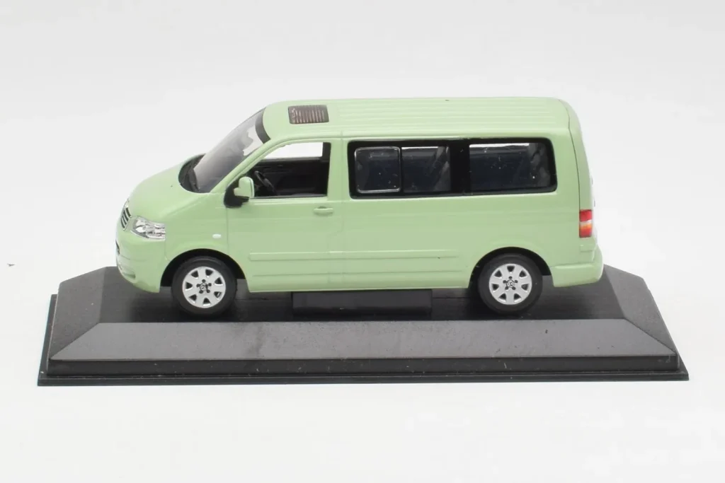 Model 1:43 Volkswagen T5 Multivan California Lime Green Dealer Minichamps