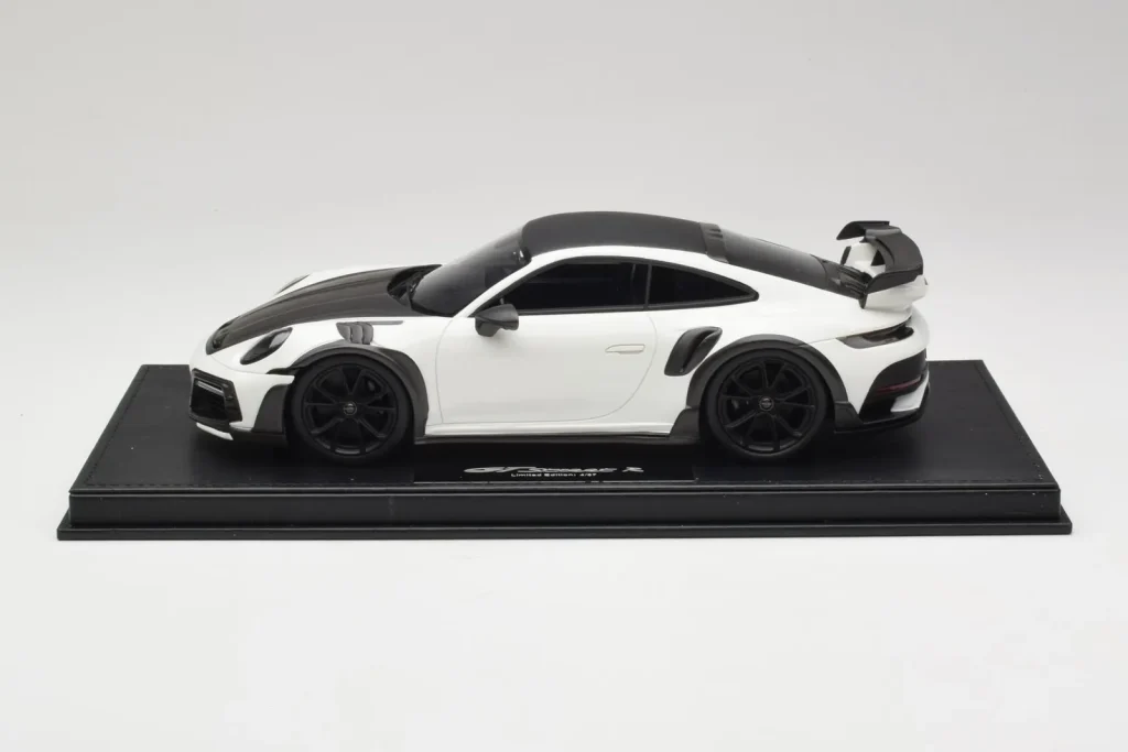 โมเดลรถ 1:18 Porsche 911 992 GTstreet R White With Black Wheels TechArt