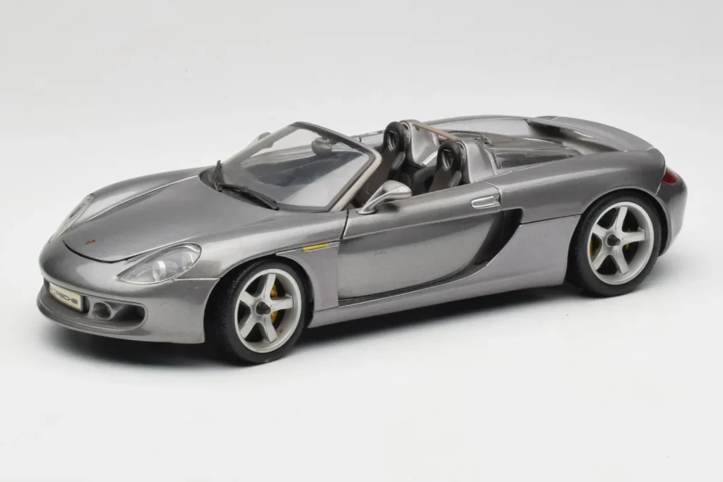 โมเดลรถ 1:18 Porsche Carrera GT สีเทาเมทัลลิก Maisto (มือสอง)