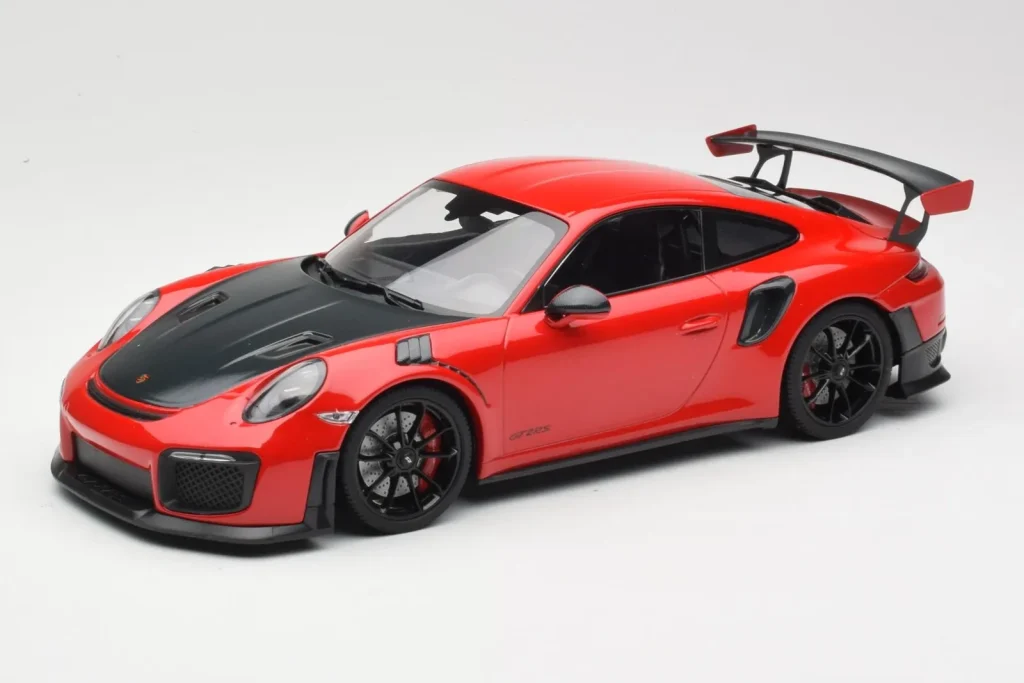 โมเดลรถ 1:18 Porsche 911 GT2 RS 991.2 Red Black Wheels Minichamps [155068307] (มือสอง)