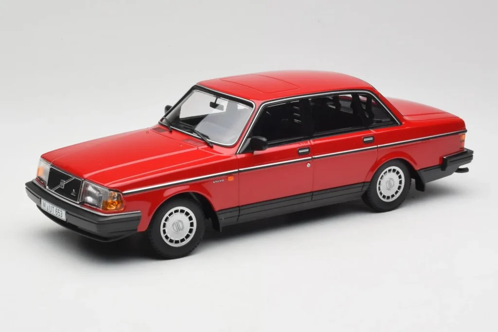 车型 1:18 Volvo 240 GL 红色 Minichamps