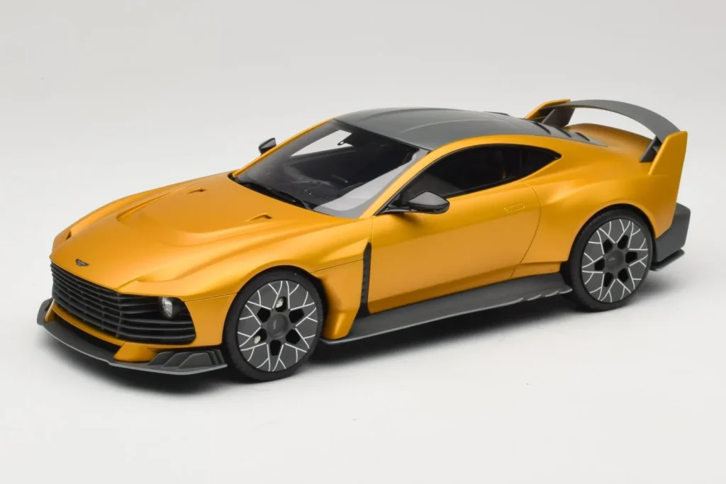 โมเดลรถ 1:18 Aston Martin Valiant Auric สีทองเมทัลลิก GT Spirit