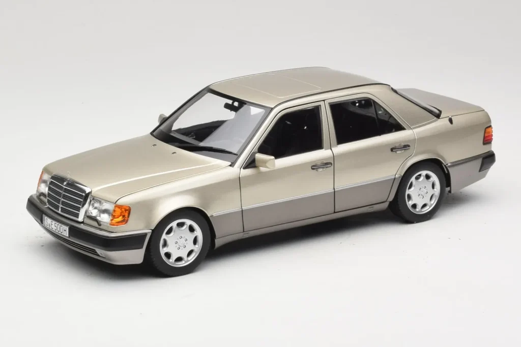 โมเดลรถ 1:18 Mercedes 500E W124 Smoke Silver Dealer Edition Norev