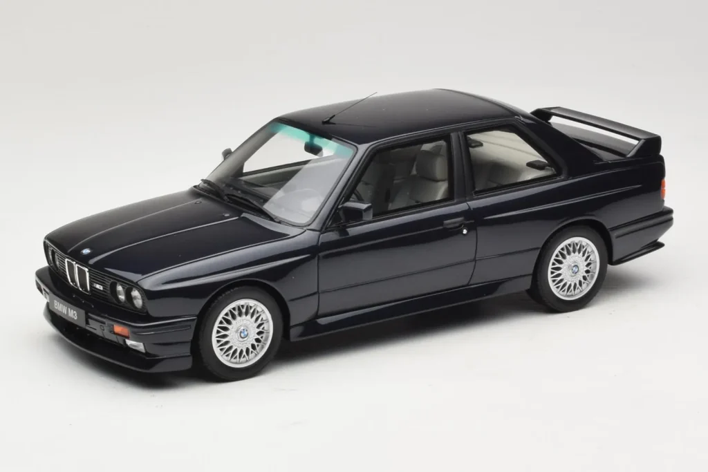 โมเดลรถ 1:18 BMW M3 E30 Europameister Macau สีน้ำเงิน Otto