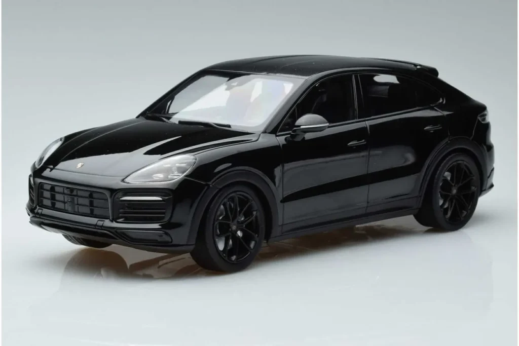 โมเดลรถ 1:18 Porsche Cayenne E3 S Coupe Minichamps