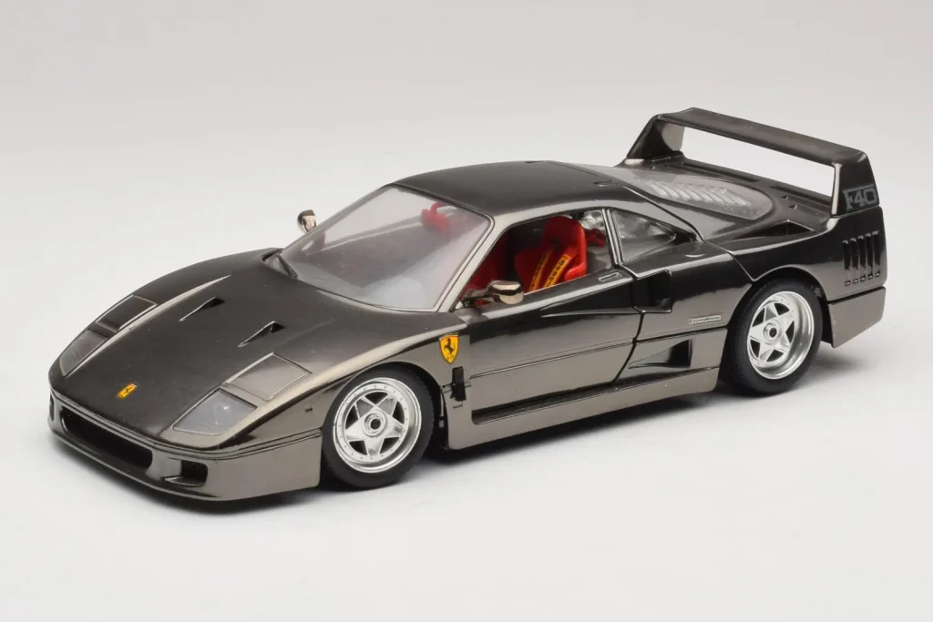 Model 1:18 Ferrari F40 Chrome Black Bburago