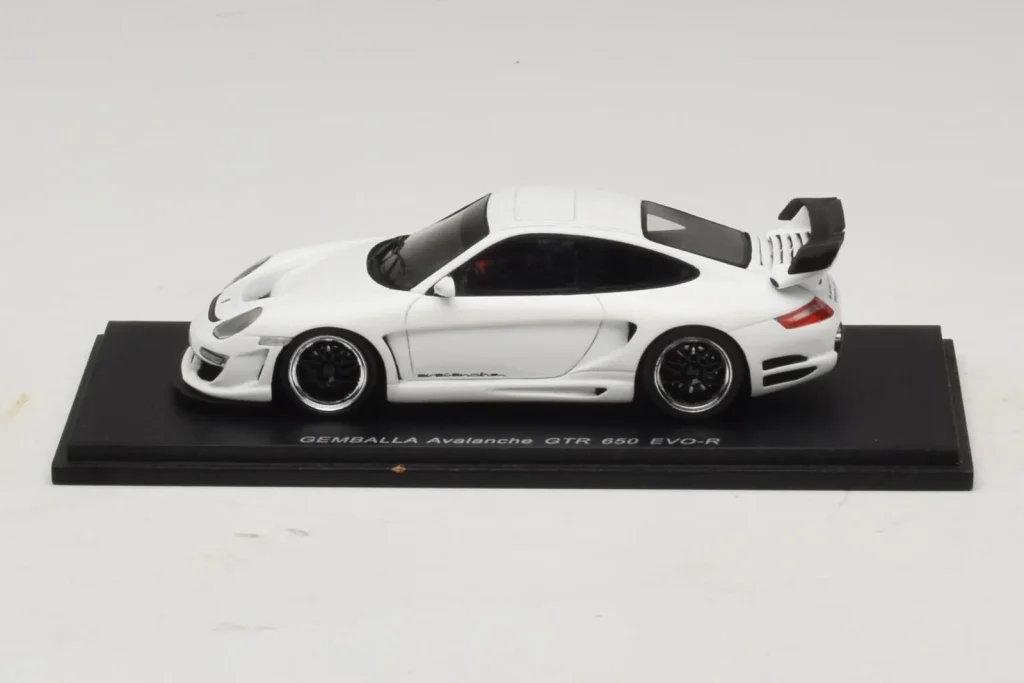 โมเดลรถ 1:43 Porsche Gemballa Avalanche GTR 650 Evo 997 สีขาว Spark (มือสอง)