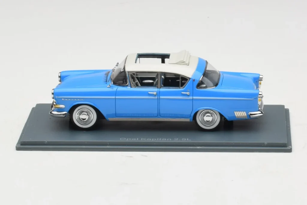 โมเดลรถ 1:43 Opel Kapitan P1 สีน้ำเงิน NEO (มือสอง)