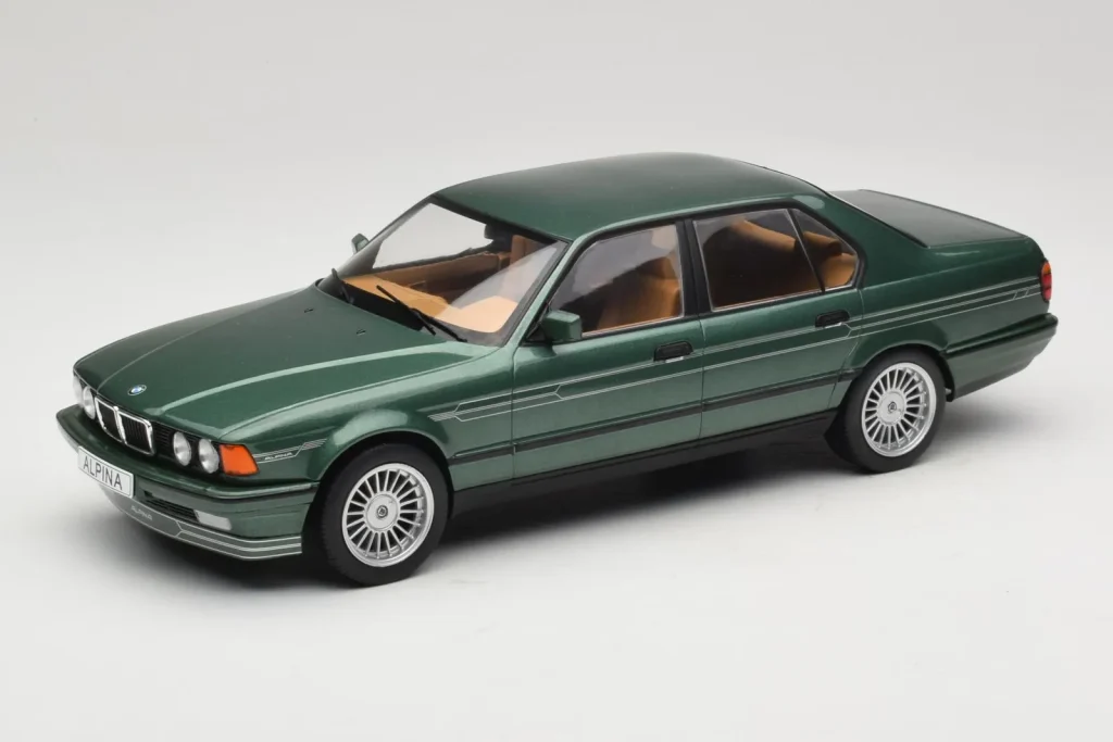 โมเดลรถ 1:18 BMW Alpina B11 E32 3.5 สีเขียวเมทัลลิก MCG