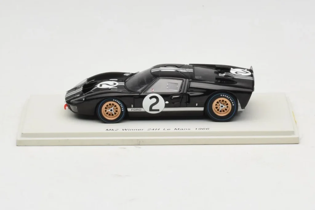 โมเดลรถ 1:43 Ford GT40 Mk II #2 B. McLaren / C. Amon Shelby American Winner 24 Hours of Le Mans ปี 1966 Spark (มือสอง)