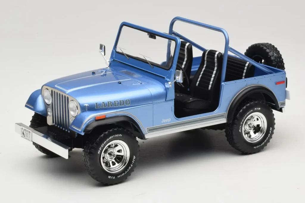 โมเดลรถ 1:18 Jeep CJ-7 Laredo สีน้ำเงิน MCG