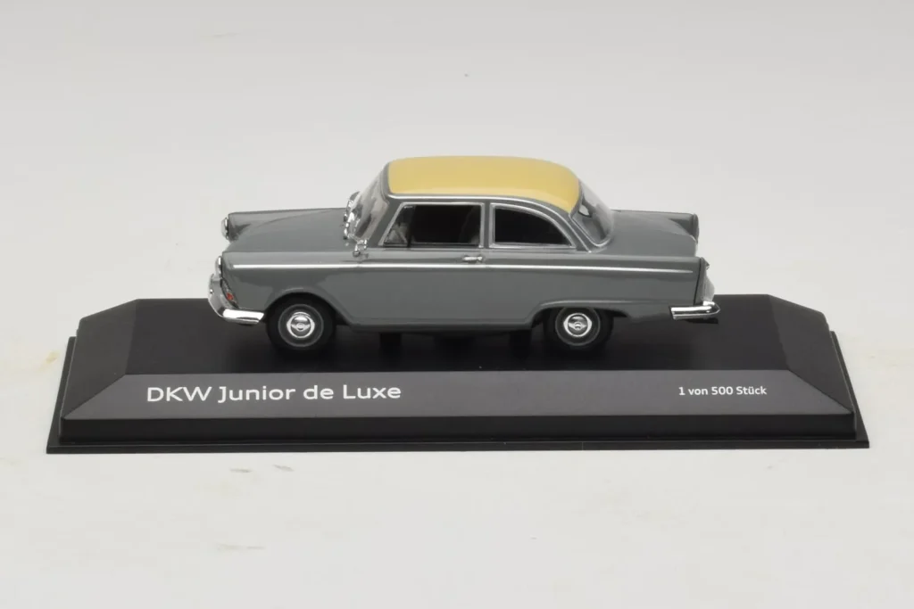 โมเดลรถ 1:43 DKW Junior DeLuxe สีเทา Minichamps (มือสอง)