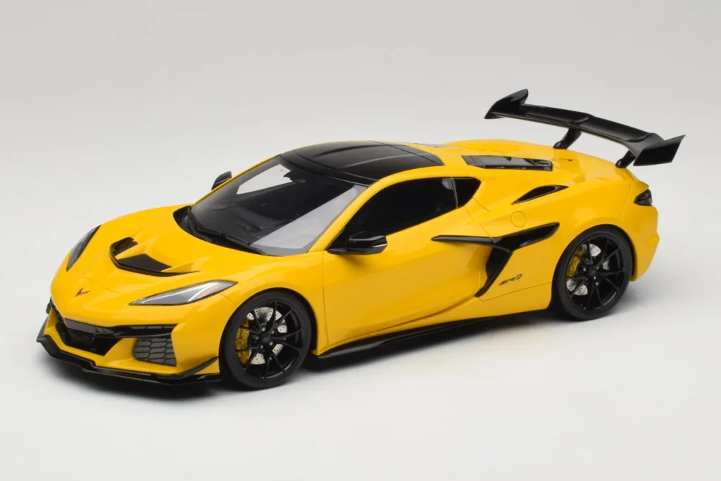 Model 1:18 Chevrolet Corvette C8 ZR1 yellow GT Spirit