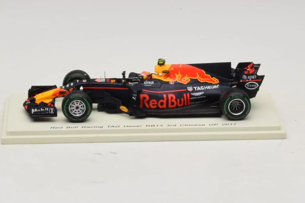 โมเดลรถ 1:43 Red Bull RB13 Tag Heuer #33 M. Verstappen 3rd Chinese Grand Prix ปี 2017 Spark (มือสอง)