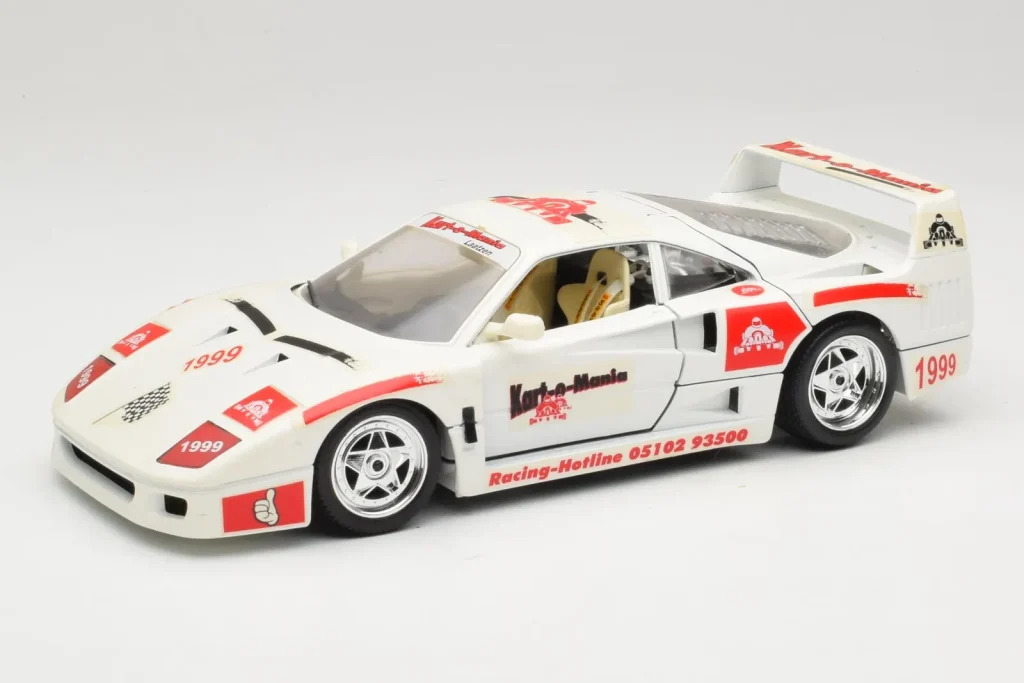 Model 1:18 Ferrari F40 Kart-o-Mania white Bburago