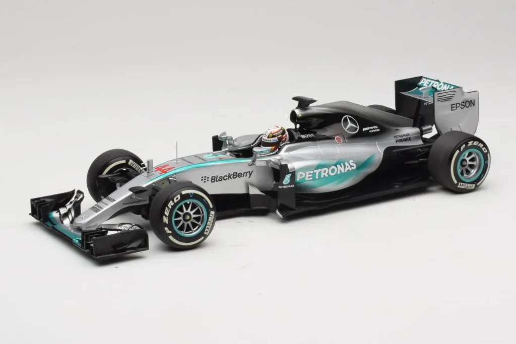 โมเดลรถ 1:18 Mercedes W06 #44 L. Hamilton F1 World Champion Dealer Edition ปี 2015 Minichamps (มือสอง)