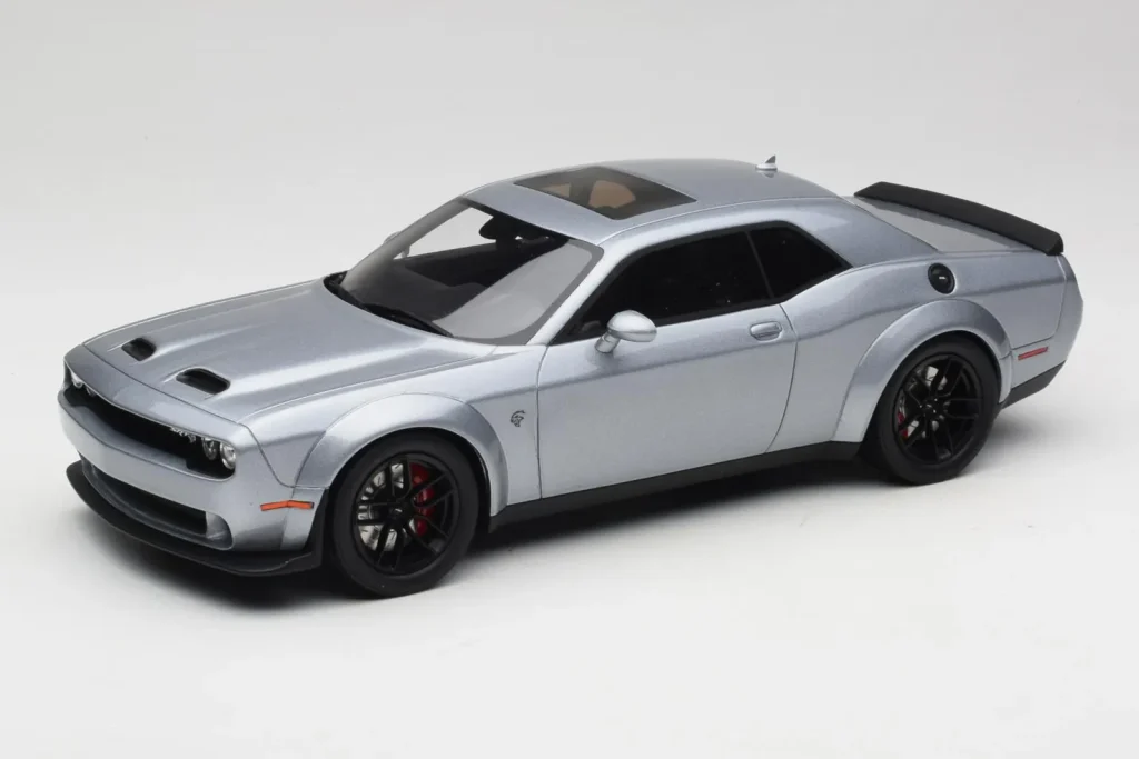 โมเดลรถ 1:18 Dodge Challenger SRT Hellcat Redeye สีเงิน GT Spirit (มือสอง)