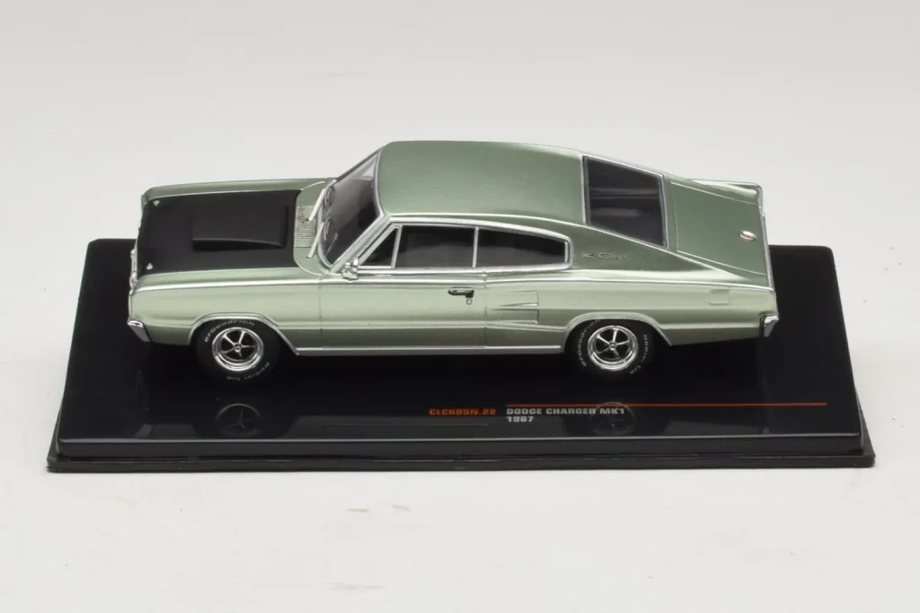 โมเดลรถ 1:43 Dodge Charger Mk1 สีเขียวเมทัลลิก IXO