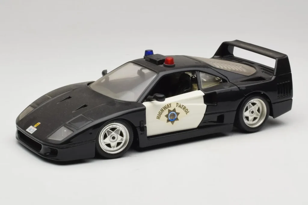 Model 1:18 Ferrari F40 Highway Patrol Black White Bburago