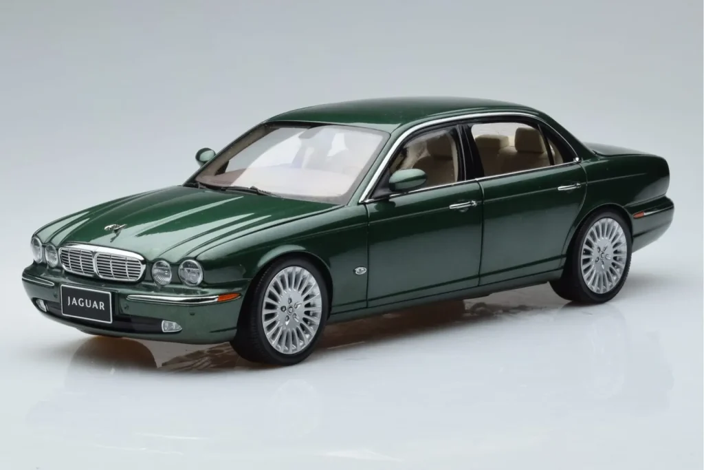 Model 1:18 Jaguar XJ6 X350 Racing green Almost Real