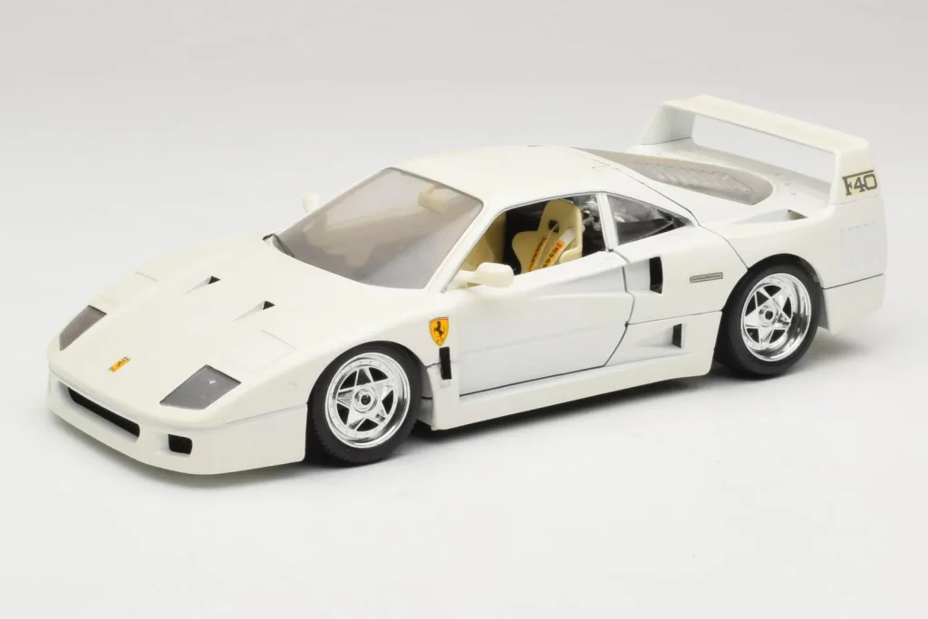 Model 1:18 Ferrari F40 white Bburago