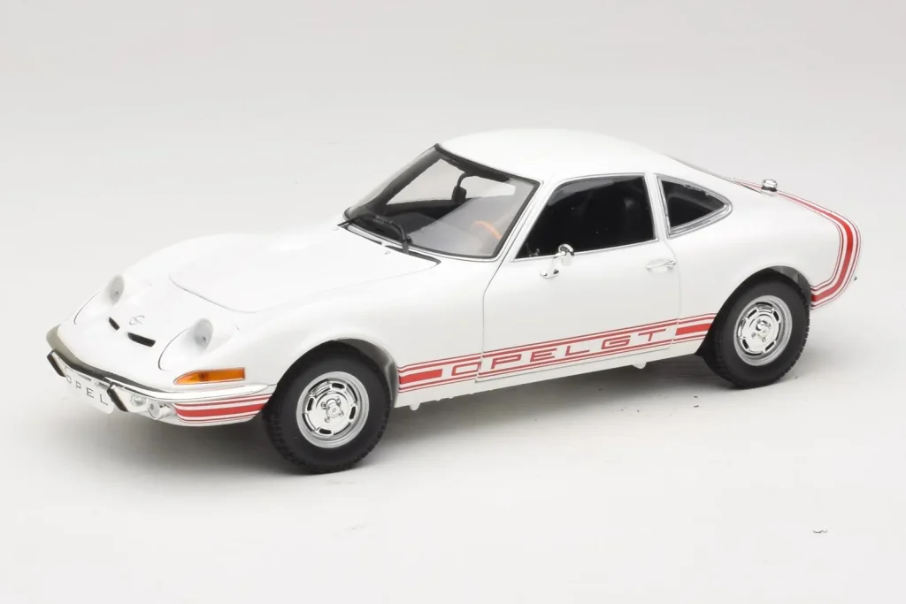 Model 1:18 Opel GT white Minichamps