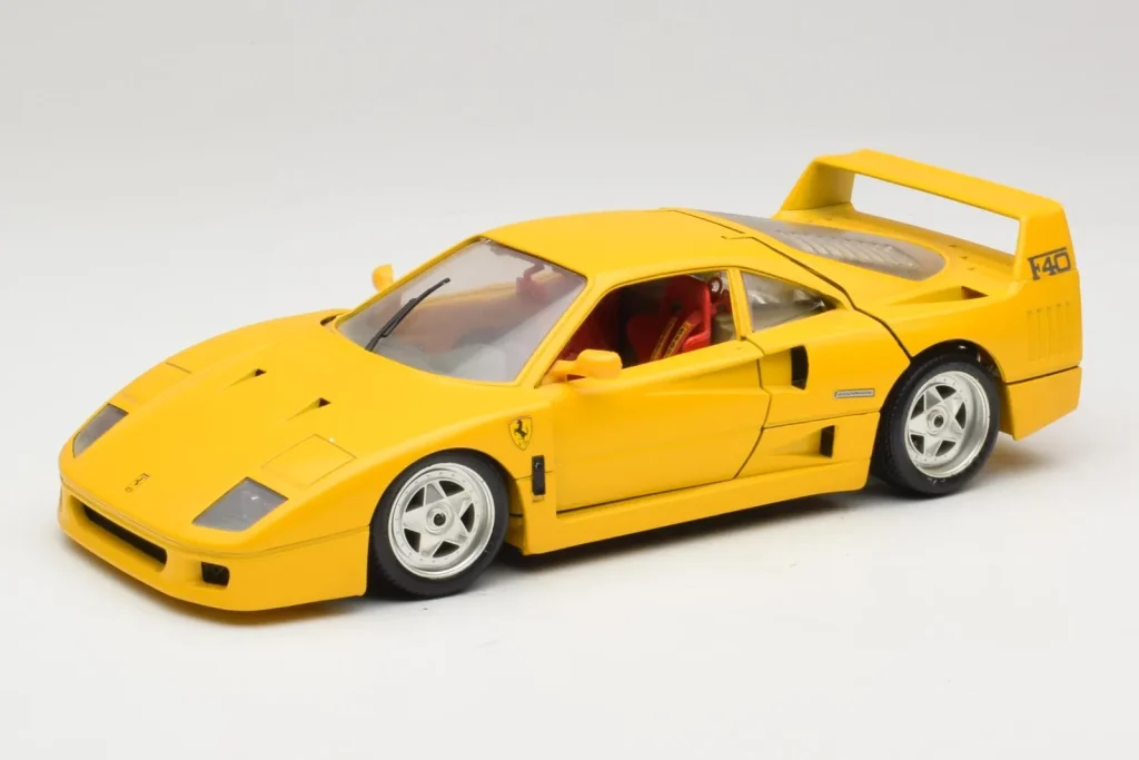 车型 1:18 Ferrari F40 黄色 Bburago