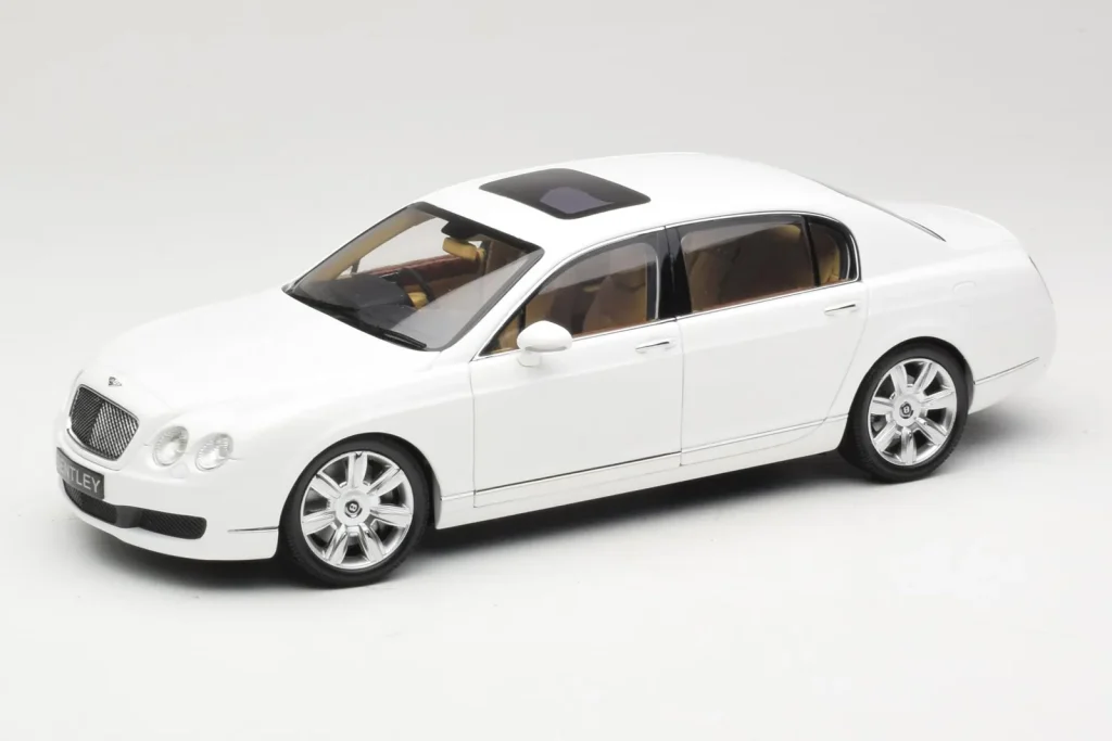 Model 1:18 Bentley Continental Flying Spur white Minichamps