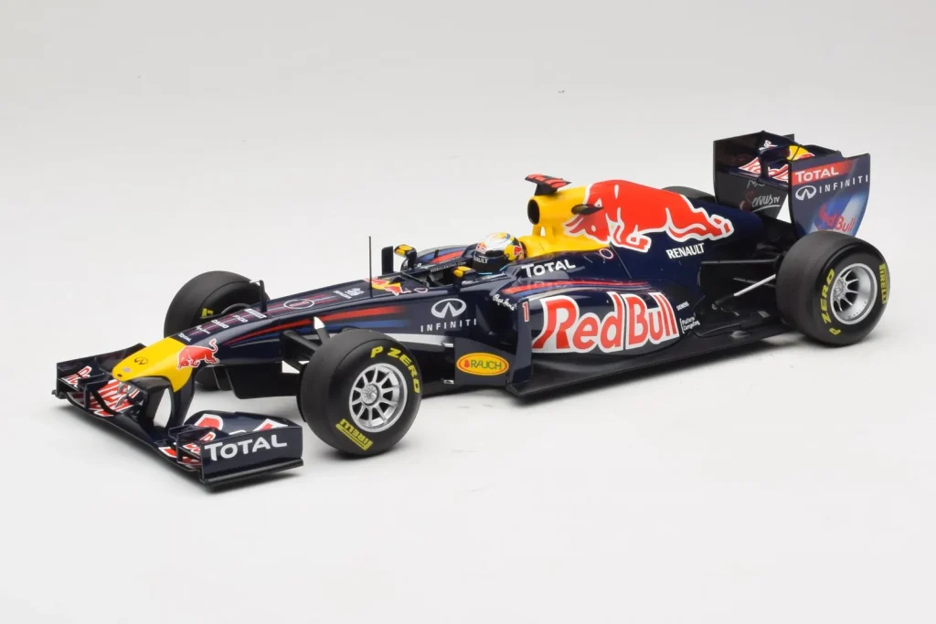 Model 1:18 Red Bull RB7 Renault #1 S. Vettel Red Bull Racing World Champion year 2011 Minichamps