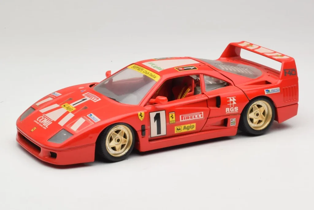 Model 1:18 Ferrari F40 Pirelli Agip #1 Ferrari Club Italia red Bburago