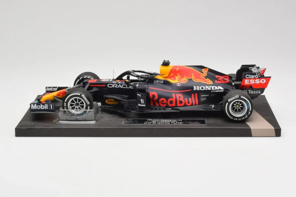 โมเดลรถ 1:18 Red Bull Racing RB16B #33 M. Verstappen Monaco GP Winner ปี 2021 Minichamps (มือสอง)