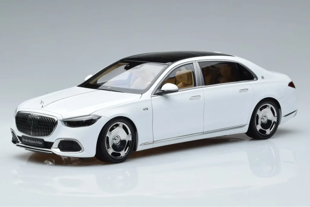 โมเดลรถ 1:18 Mercedes Maybach S600 W222 V12 Biturbo Diamond สีขาว Almost Real